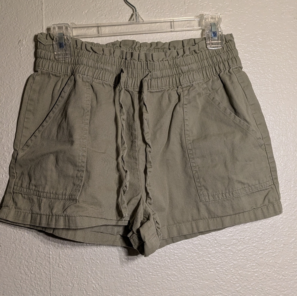 Dollhouse Women's Olive Green Shorts Size Medium - Picture 2 of 6